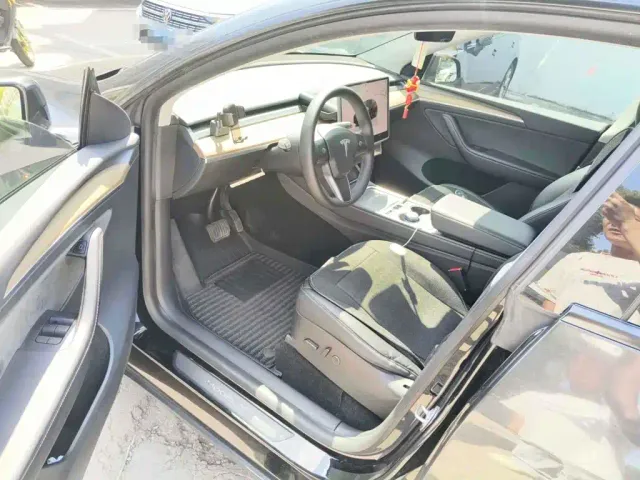 Tesla Model Y 2022 Rear-Wheel Drive Version — Фото автомобиля 8