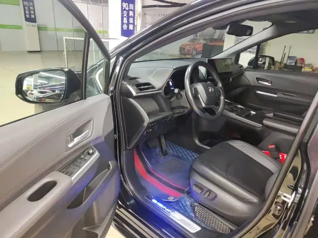 Toyota Sienna — Фото автомобиля 15