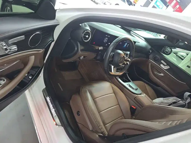 Mercedes-Benz E-Class — Фото автомобиля 17