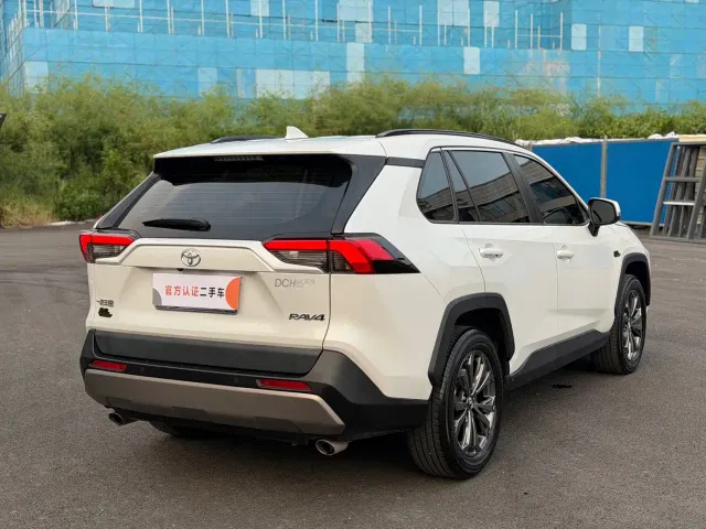 Toyota RAV4 — Фото автомобиля 13