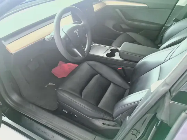 Tesla Model 3 — Фото автомобиля 7
