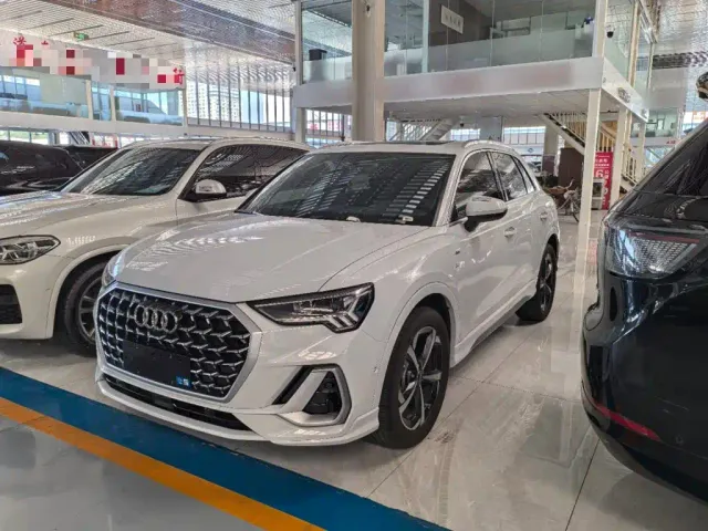 Фотография автомобиля — Audi Q3