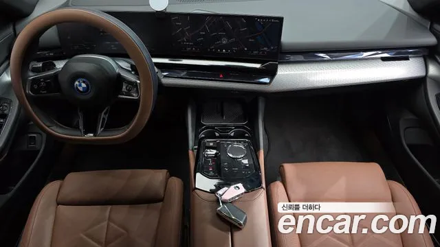 BMW 5 Series — Фото автомобиля 10