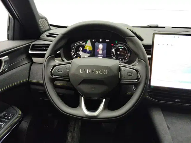 Lynk & Co 01 — Фото автомобиля 15