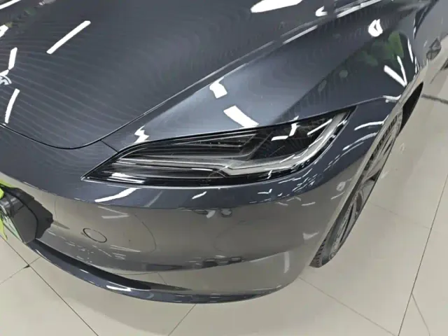 Tesla Model 3 — Фото автомобиля 23