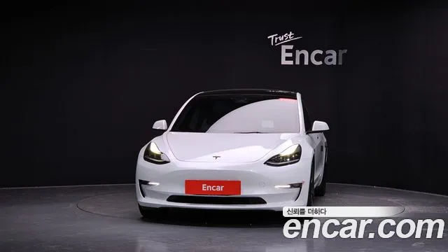 Tesla Model 3 — Фото автомобиля 2