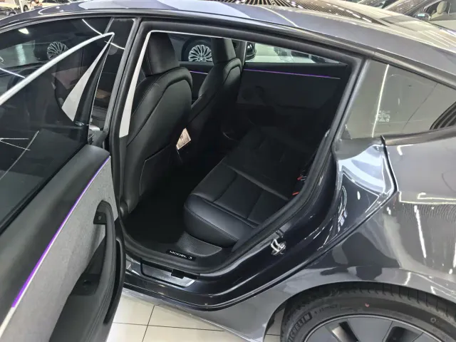 Tesla Model 3 — Фото автомобиля 7