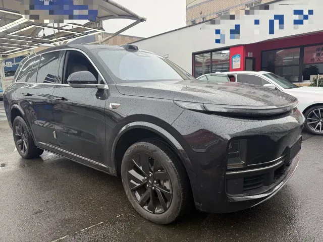 Li Auto L8 — Фото автомобиля 3