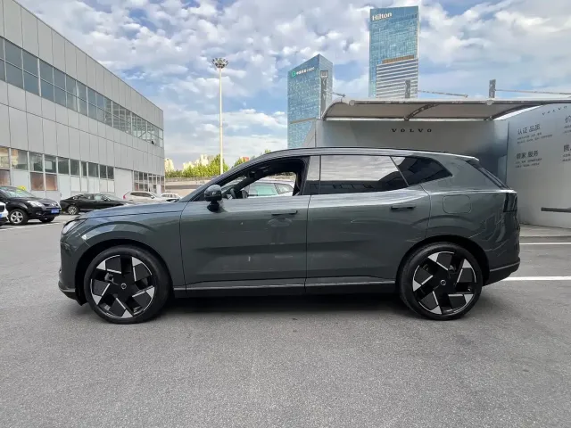 Volvo XC70 Plug-in Hybrid — Фото автомобиля 2