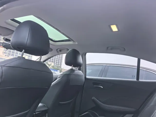 Roewe i5 — Фото автомобиля 12