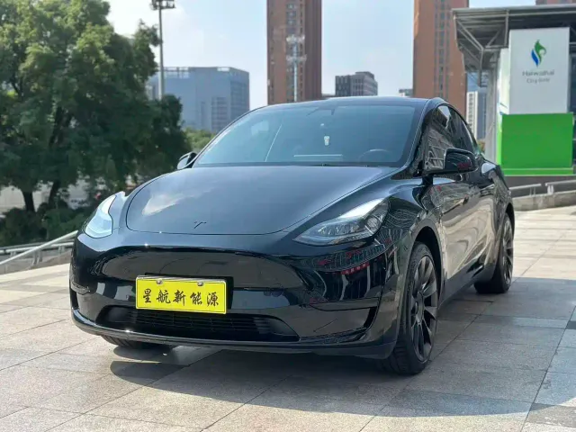 Фотография автомобиля — Tesla Model Y