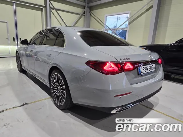 Mercedes-Benz E-Class — Фото автомобиля 2