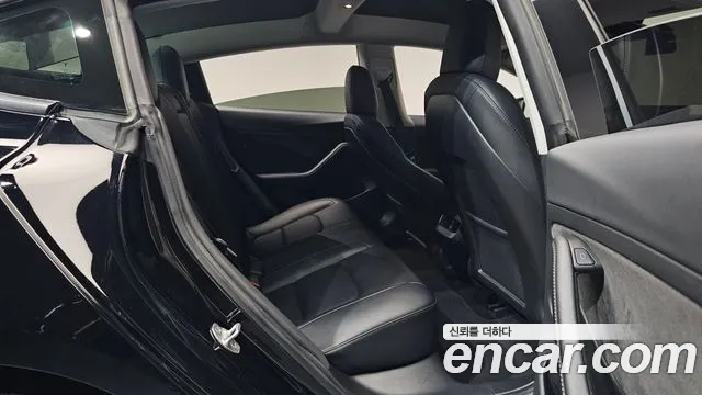 Tesla Model 3 — Фото автомобиля 17