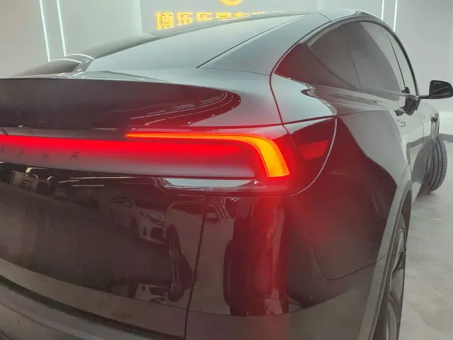 Tesla Model Y — Фото автомобиля 18