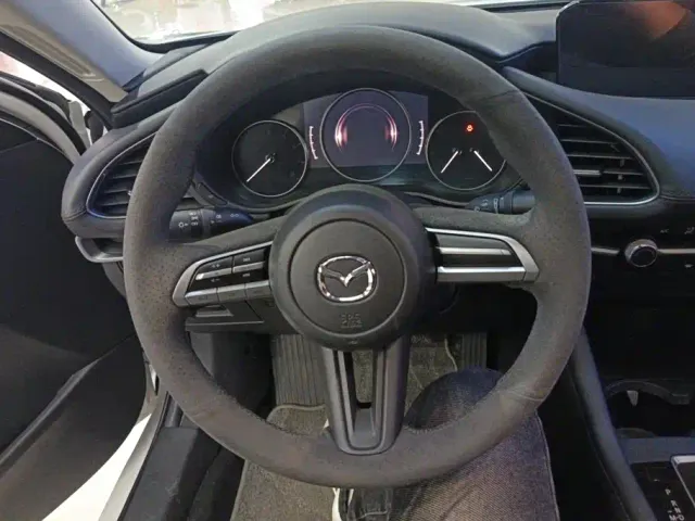 Mazda Axela — Фото автомобиля 15