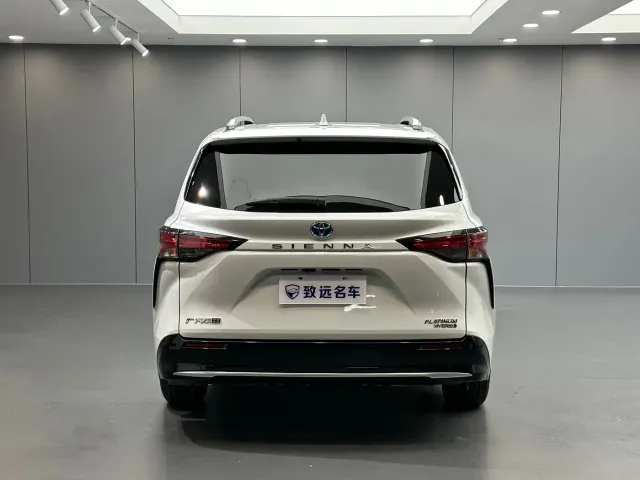 Toyota Sienna — Фото автомобиля 5