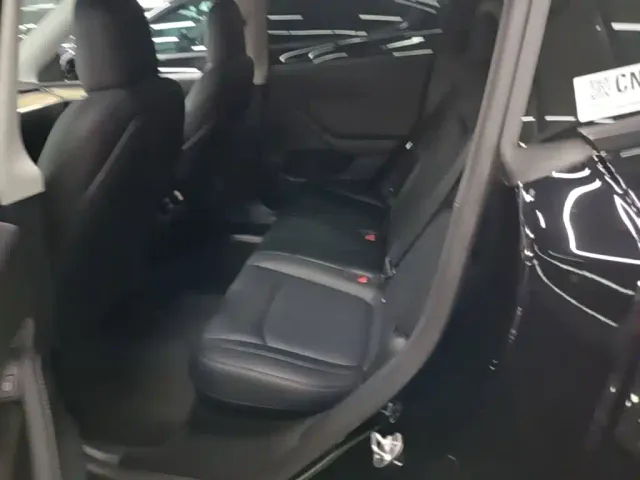 Tesla Model Y — Фото автомобиля 16
