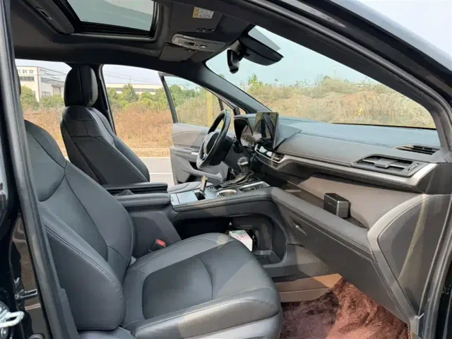 Toyota Sienna — Фото автомобиля 22
