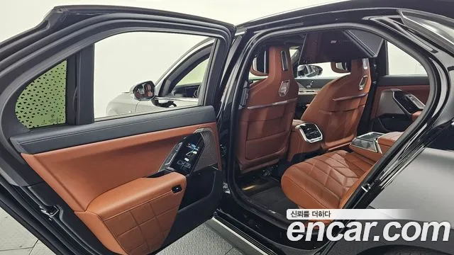 BMW 7-Series 7 серия (G70) 740i xDrive M Sport — Фото автомобиля 16