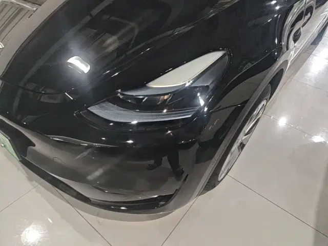 Tesla Model Y — Фото автомобиля 23