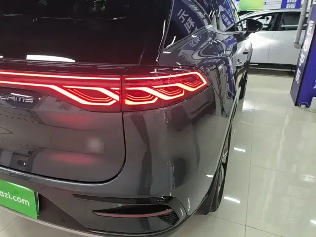 BYD Tang — Фото автомобиля 7