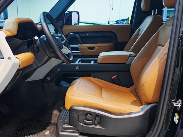 Land Rover Defender — Фото автомобиля 12