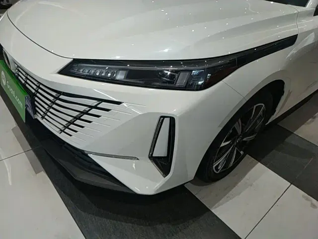 Changan Eado — Фото автомобиля 23