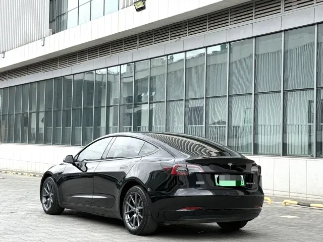 Tesla Model 3 — Фото автомобиля 8