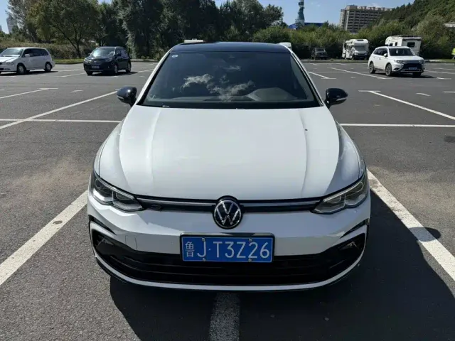 Volkswagen Golf — Фото автомобиля 2