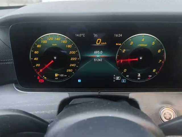 Mercedes-Benz E-Class — Фото автомобиля 14