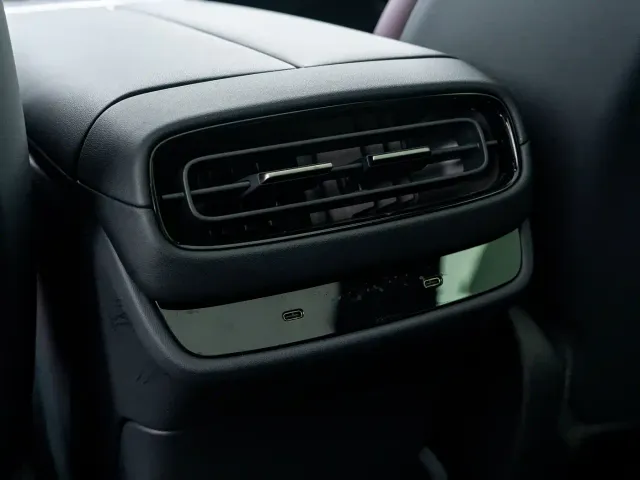 Xiaomi SU7 — Фото автомобиля 18