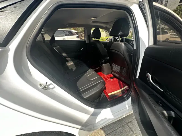Hyundai Elantra — Фото автомобиля 8
