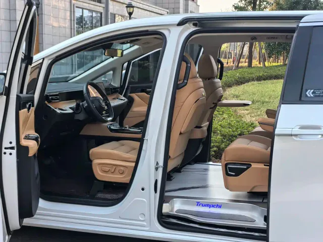 GAC Trumpchi E8 — Фото автомобиля 16