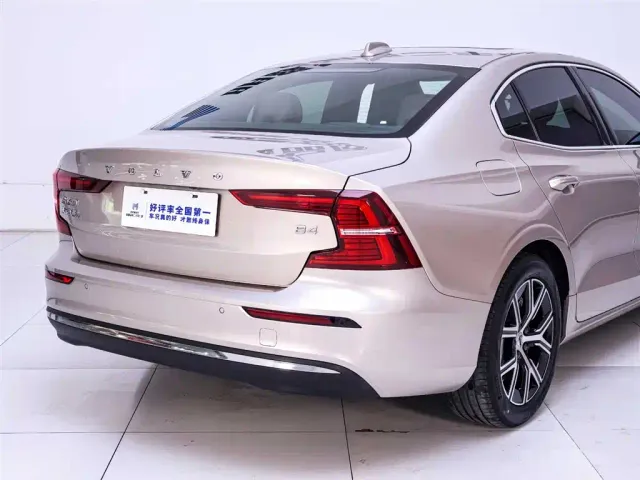 Volvo S60 — Фото автомобиля 8