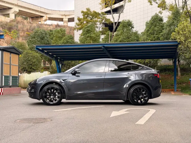 Tesla Model Y — Фото автомобиля 8