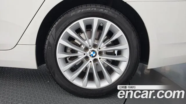 BMW 5 Series G30 — Фото автомобиля 6