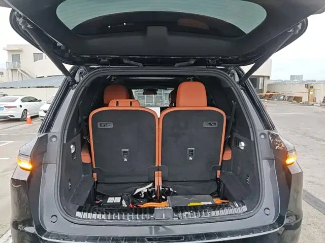 Li Auto L9 — Фото автомобиля 18