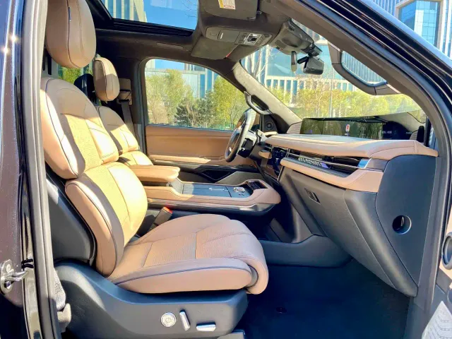 Lincoln Navigator — Фото автомобиля 10