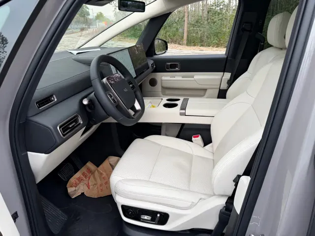 Li Auto MEGA — Фото автомобиля 4