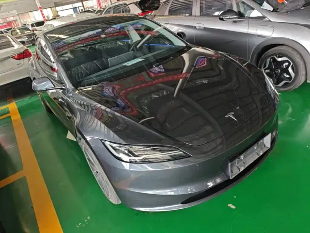 Tesla Model 3 2023 Rear-Wheel Drive — Фото автомобиля 3