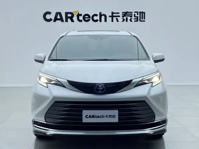 Toyota Sienna — Фото автомобиля 2