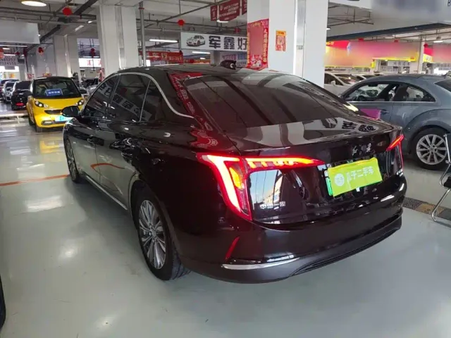Hongqi E-QM5 — Фото автомобиля 4