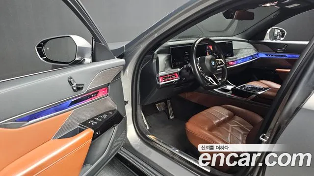 BMW 7-Series 7 серия (G70) 740i xDrive M Sport — Фото автомобиля 9