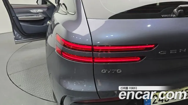 Genesis GV70 2.5T Бензин 2WD — Фото автомобиля 21