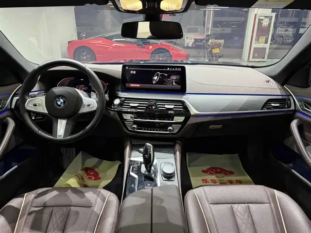 BMW 5 Series — Фото автомобиля 14