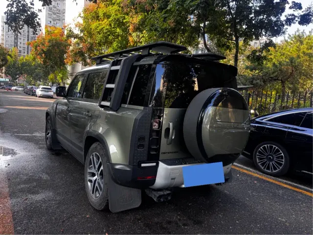 Land Rover Defender — Фото автомобиля 14