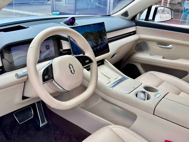AITO Wenjie AITO M5 2025 Extended Range Ultra AWD — Фото автомобиля 10