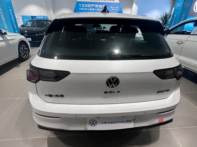 Volkswagen Golf — Фото автомобиля 16