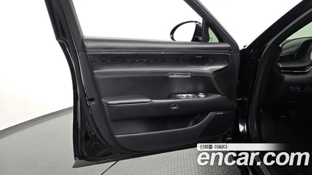 Genesis G90 Бензин 3.5 турбо AWD — Фото автомобиля 24