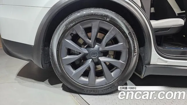Tesla Model X — Фото автомобиля 5